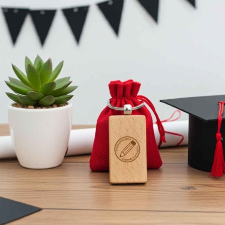 Bomboniera laurea fai da te con portachiavi personalizzato e sacchetto rosso