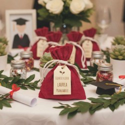 Bomboniera laurea originale con bulbi da piantare al posto dei confetti laurea